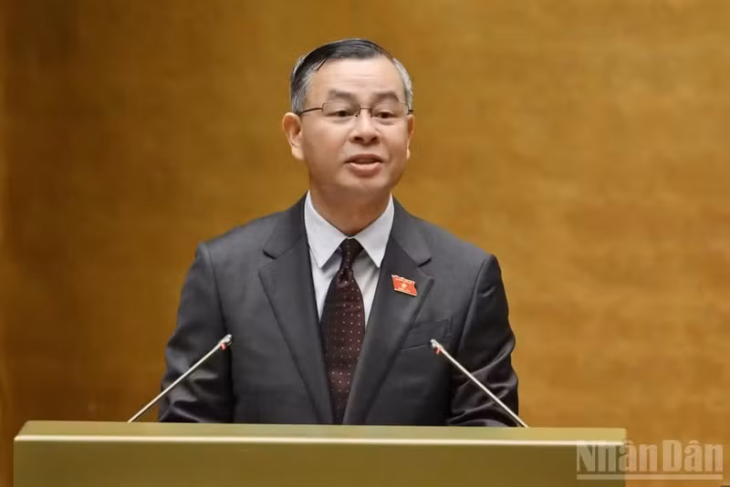 Minister of Finance Ngo Van Tuan speaks at the session (Photo: NDO)