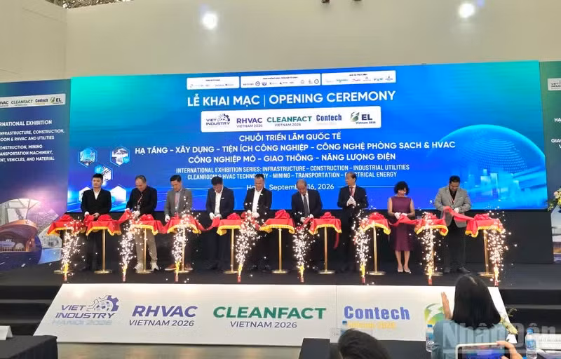 The Viet Industry - Cleanfact & RHVAC Viet Nam 2026 international exhibition series officially opens at Hall 8 of the Viet Nam Exposition Centre (VEC). (Photo: AN NGUYEN)