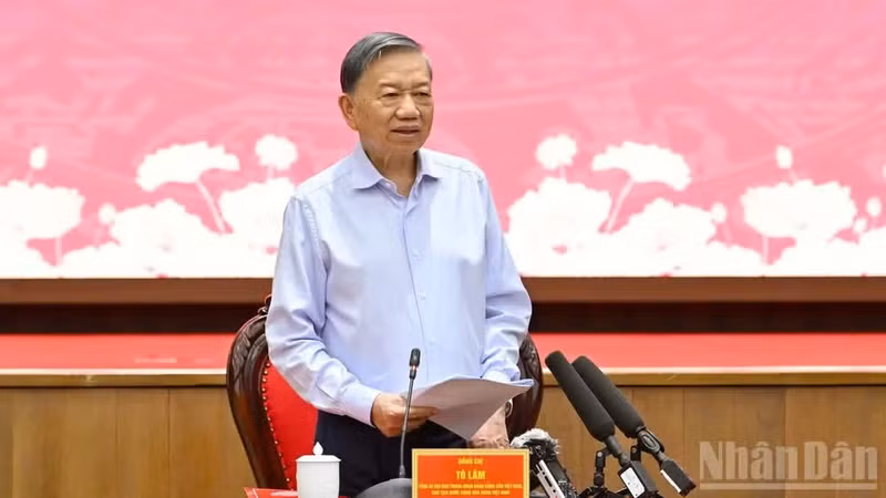 General Secretary of the Communist Party of Viet Nam Central Committee and President To Lam speaks at the meeting held in Ha Noi on September 17 to adopt a draft report on the results of the third inspection and supervision round of the Ha Noi Party Committee’s Standing Board. (Photo: NDO)