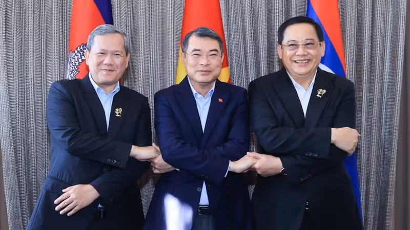 8-5-bathutuong.jpg