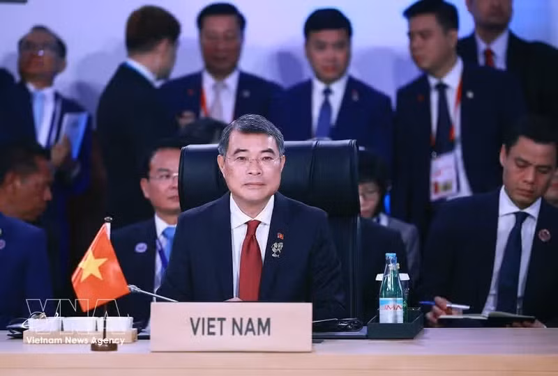Prime Minister Le Minh Hung attends the 48th ASEAN Summit Plenary in Cebu, the Philippines, on May 8. (Photo: VNA)