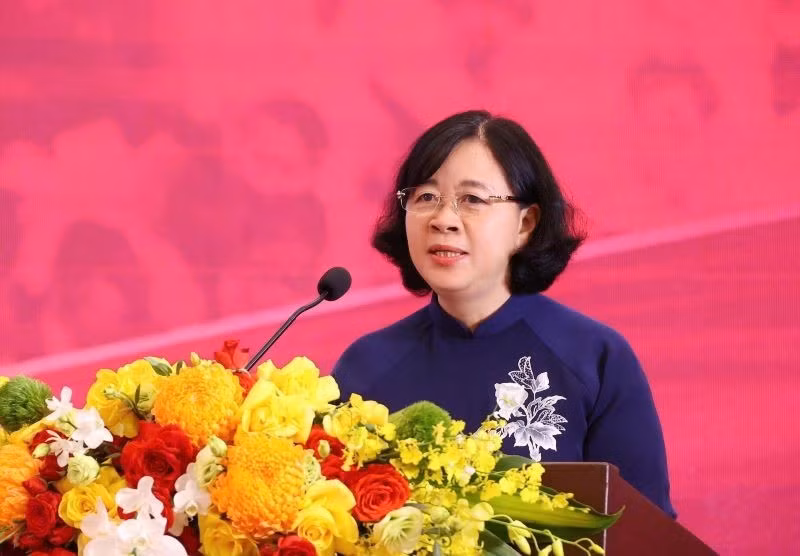 Bui Thi Minh Hoai, Politburo Member, Secretary of the Ha Noi Party Committee and Head of the Ha Noi City National Assembly Delegation.