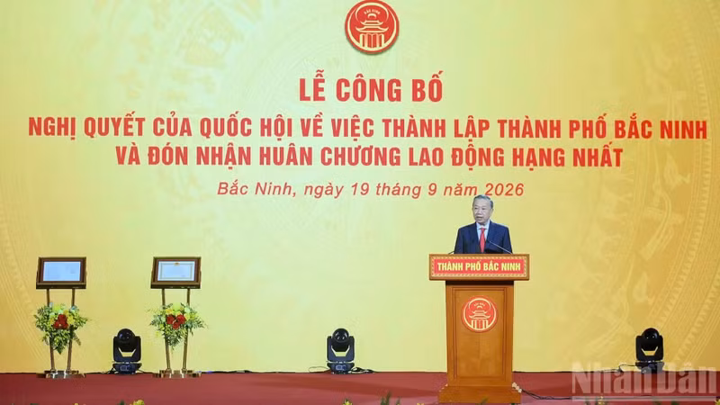 General Secretary of the Communist Party of Viet Nam Central Committee and President To Lam addresses at the ceremony in Bac Ninh province on September 19 to announce the National Assembly's resolution on the establishment of Bac Ninh as a centrally-run city and confer the First-class Labour Order on the province. (Photo: NDO)
