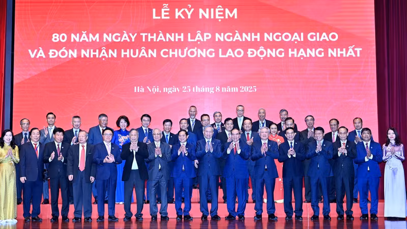 General Secretary To Lam and other leaders, former leaders of the Party and State and delegates attend a ceremony to mark the diplomatic sector’s 80th founding anniversary.