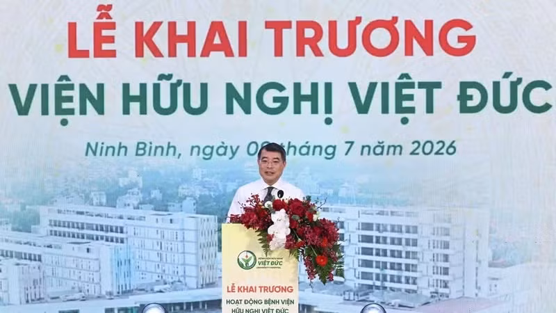 Prime Minister Le Minh Hung delivers remarks at the inauguration ceremony for Viet Duc University Hospital's second campus in Ninh Binh province. (Photo: NDO)