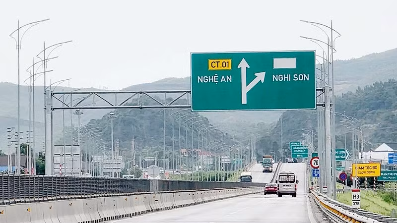 The completion of the North-South Expressway project will help connect economic regions. (Photo: HAI NGUYEN)