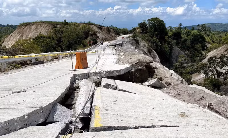 A damaged road is seen following the earthquake near General Santos City, the Philippines, on June 9, 2026. (Photo: Xinhua/VNA)