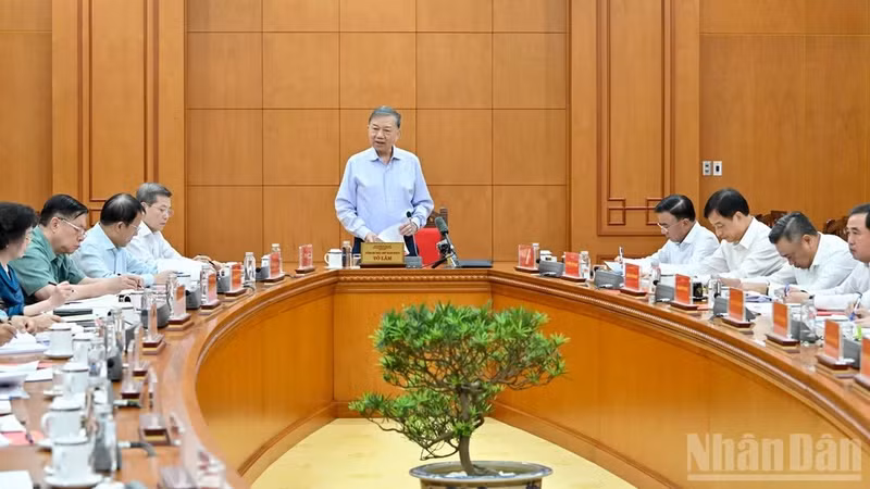 General Secretary of the Communist Party of Viet Nam Central Committee and President To Lam speaks at the meeting of standing members of the Central Steering Committee for Prevention and Control of Corruption, Wastefulness, and Negative Phenomena on September 17. (Photo: NDO)