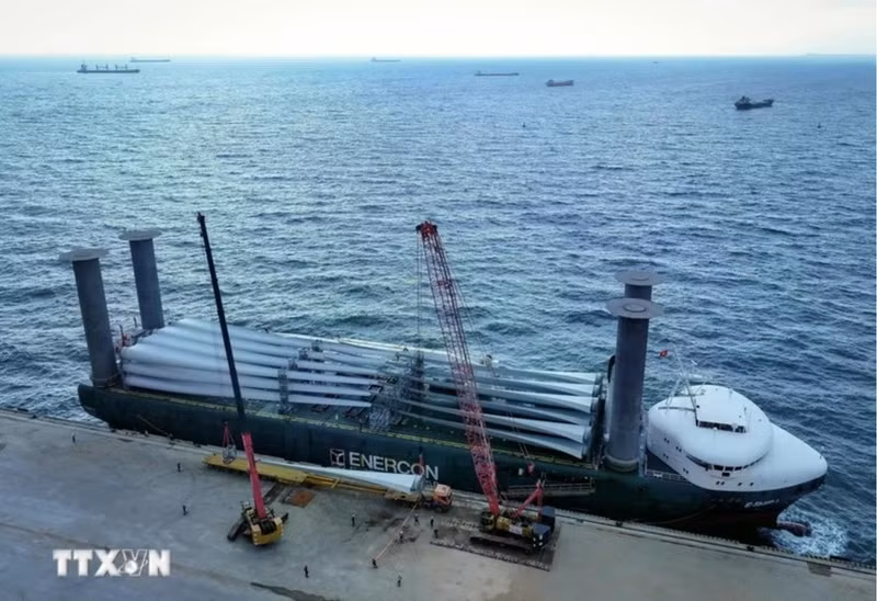 The German-flagged vessel ESHIP 1 docks at Trung Nam Ca Na International Seaport in Thuan Nam district, the south-central province of Ninh Thuan. (Photo: VNA)