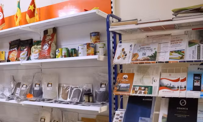 Vietnamese products are introduced to Algerian businesses (Photo: VNA)