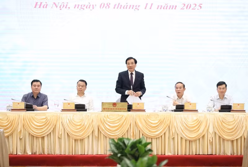 Minister-Chairman of the Government Office Tran Van Son speaks at the Government’s regular press conference. (Photo: VNA)