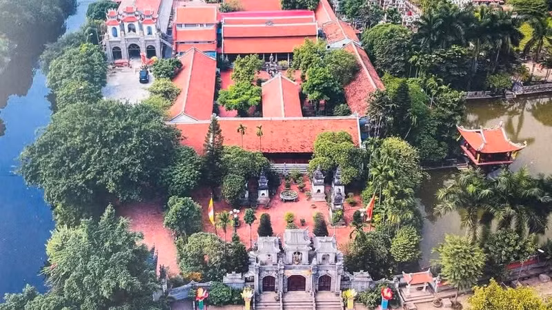 An aerial view of Dao Xuyen Pagoda.