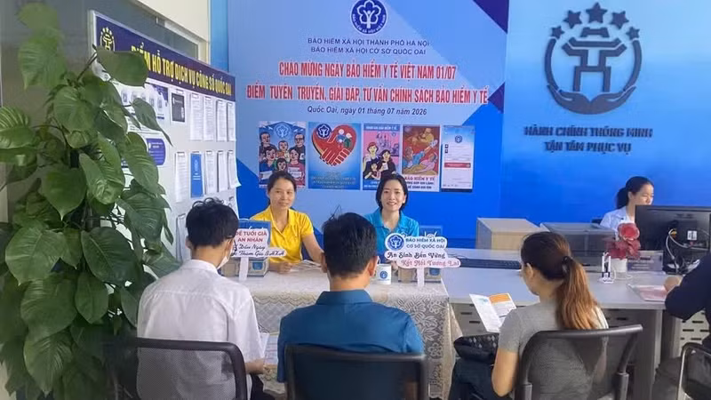 Communication activities marking Viet Nam Health Insurance Day in Ha Noi. (Photo: HSS)