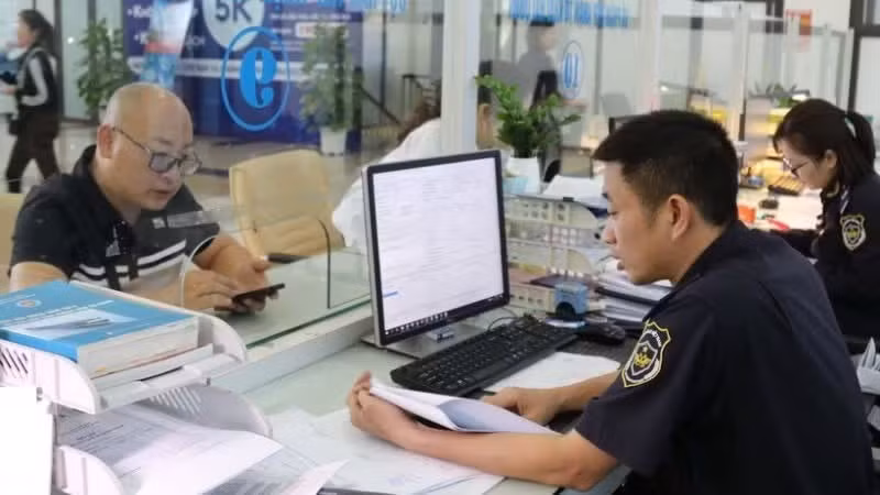 Customs authorities are stepping up the use of technology in procedure processing. (Photo: Customs)
