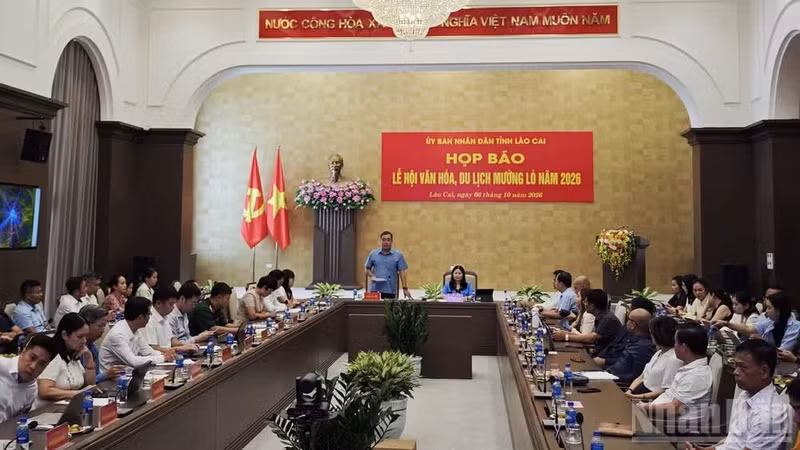 An overview of the press conference on the afternoon of October 6 announcing the 2026 Muong Lo Culture and Tourism Festival.