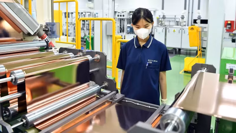 Manufacturing of circuit boards and electronic components at Doosan Electro-Materials Viet Nam Co., Ltd. (an FDI enterprise from the Republic of Korea (RoK)) in Hai Phong City. (Photo: DANG ANH)