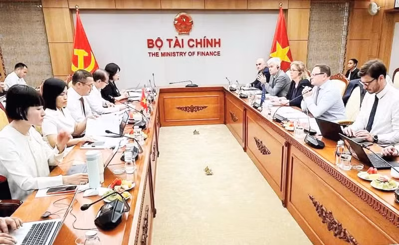 A meeting of the Subcommittee on Sustainable Development under the EU-Viet Nam Partnership and Cooperation Agreement (PCA). (Photo courtesy of the EU Delegation to Viet Nam)