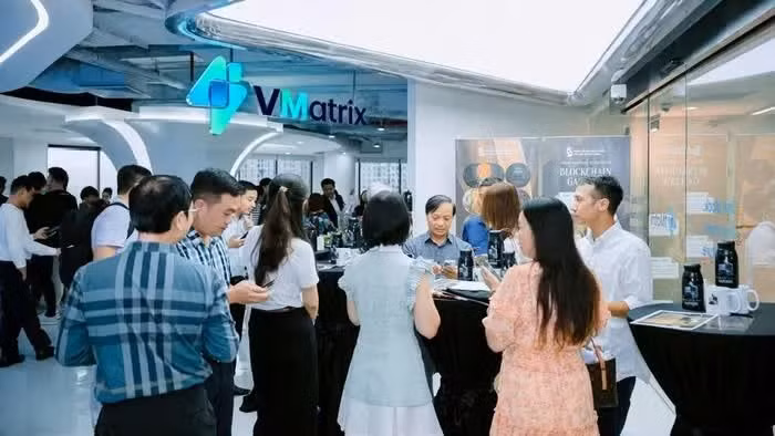 Over the past eight months, the monthly average of newly established and resumed enterprises stood at 25,800. (Photo: VMatrix)