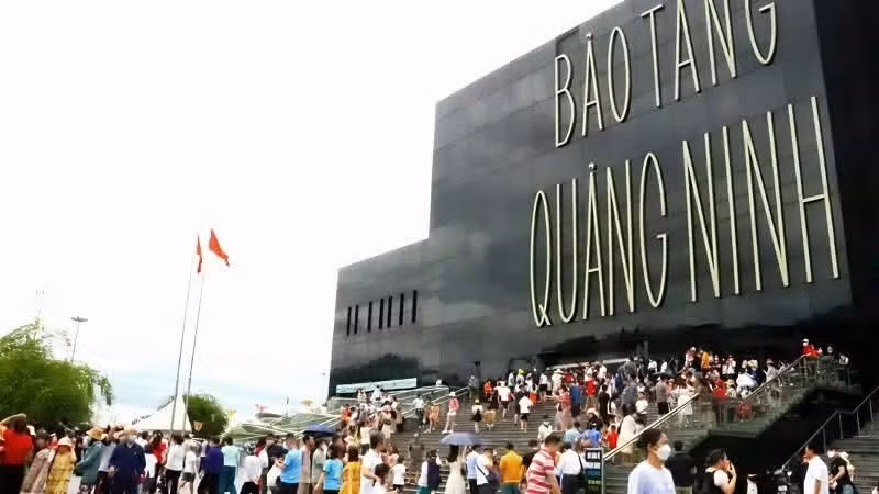 The Quang Ninh Museum sees a significant increase of visitors during the April 30 and May 1 holidays.