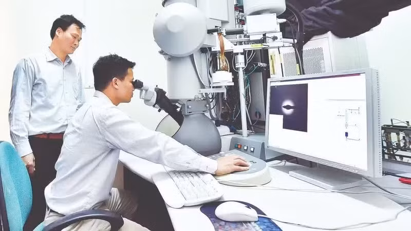 Scientific research activities at Ha Noi University of Science and Technology. (Photo: NGUYEN DANG)
