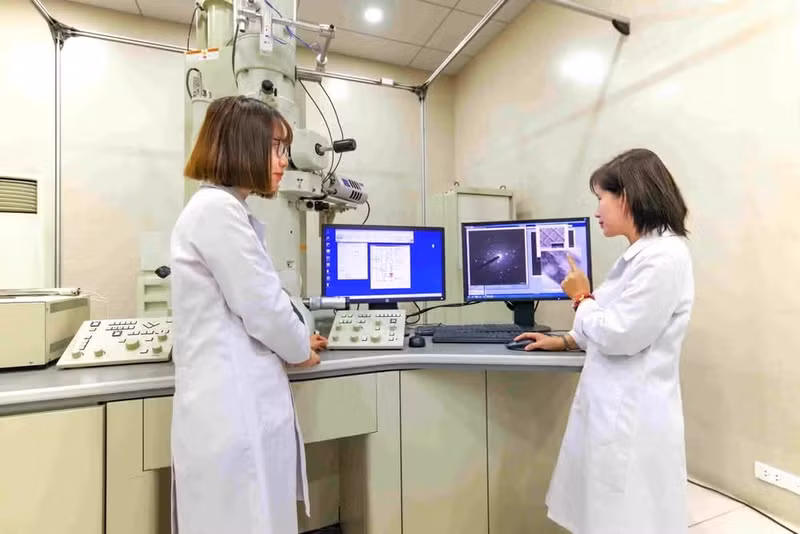 Scientific research activities at the Vietnam Academy of Science and Technology. (Photo: VAN NGA)