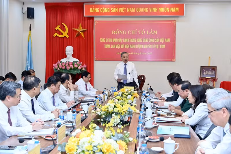 Party General Secretary To Lam speaks at the working session. (Photo: VNA)