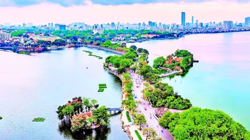 West Lake and Truc Bach Lake hold profound historical and cultural value and are an important part of the spiritual life of Ha Noi’s people. (Photo: Tue Nghi)