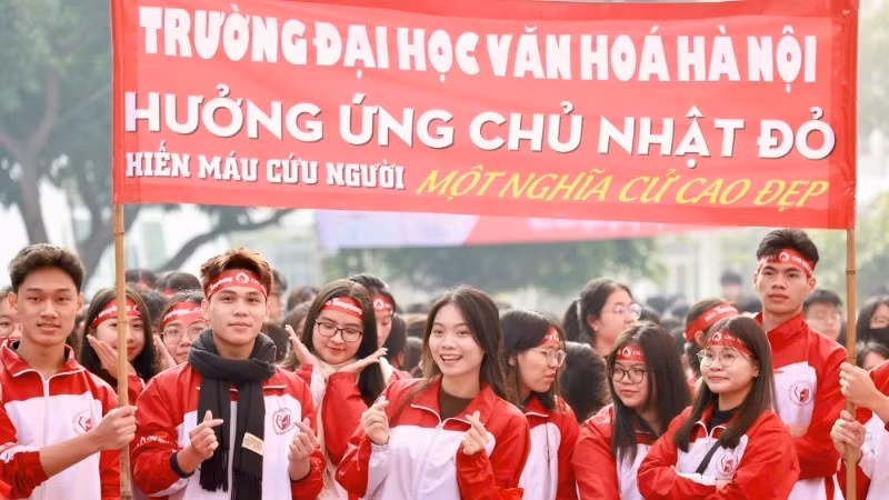 A large number of students and young people respond to the 18th “Red Sunday” programme.