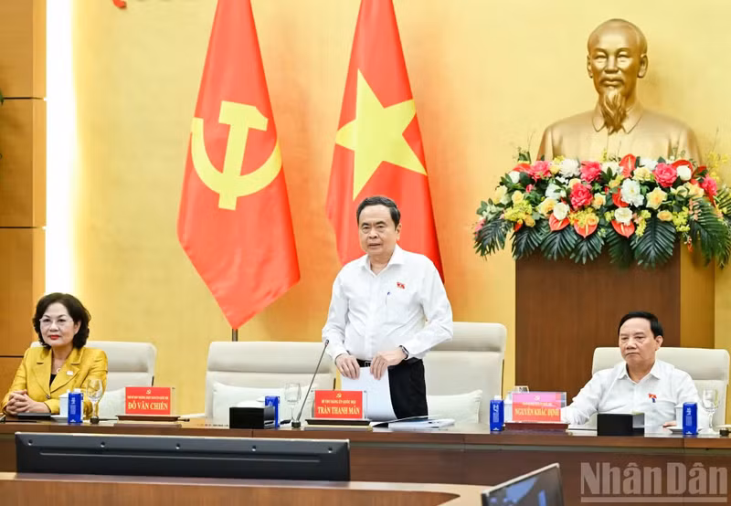 NA President Tran Thanh Man speaks at the meeting. (Photo: NDO)