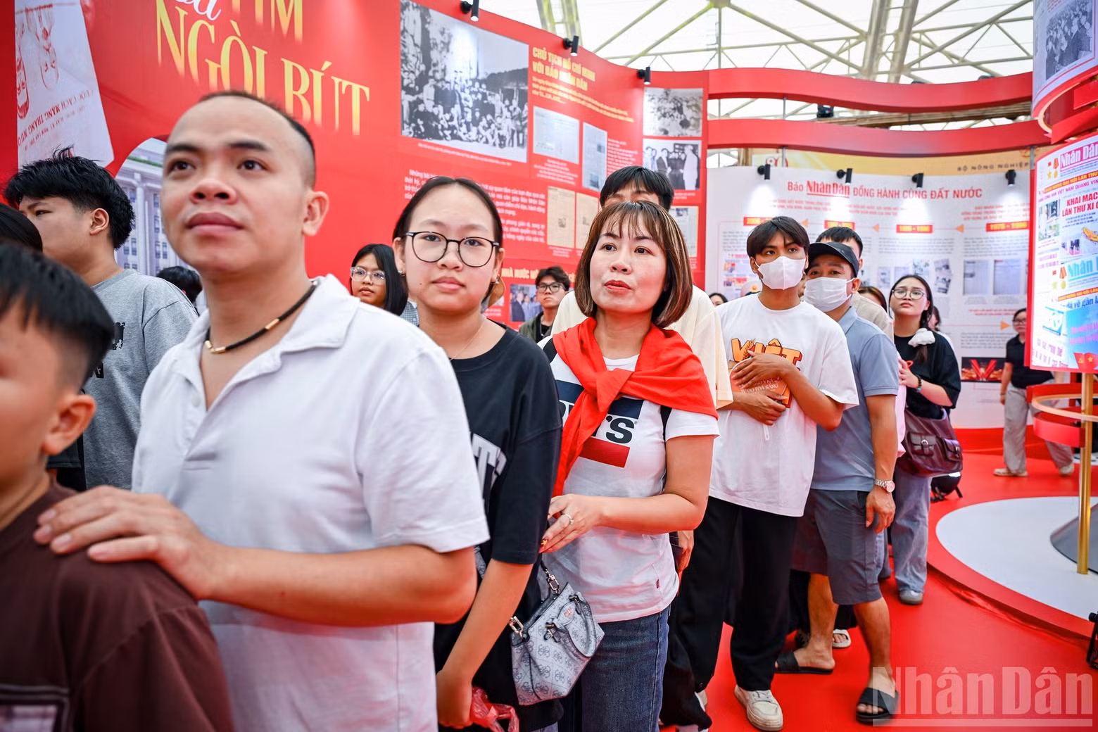Everyone eagerly queued to receive the free Nhan Dan special supplement.