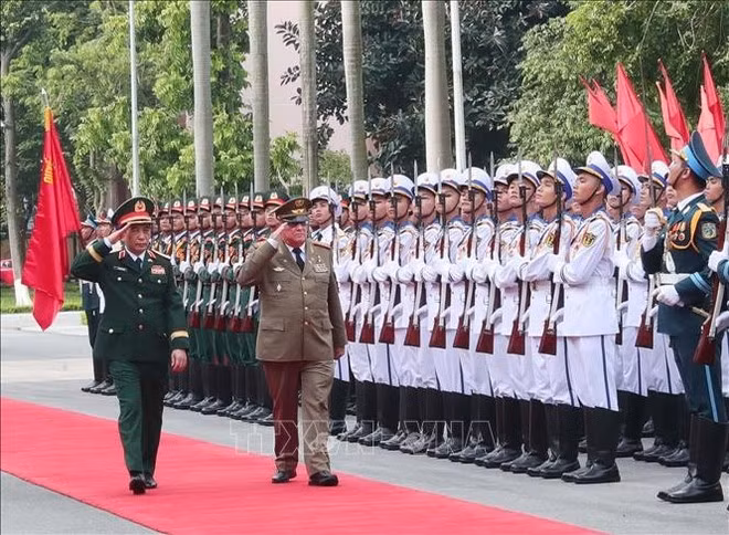 vna-potal-dai-tuong-phan-van-giang-chu-tri-le-don-bo-truong-bo-cac-luc-luong-vu-trang-cach-mang-cuba-stand.jpg