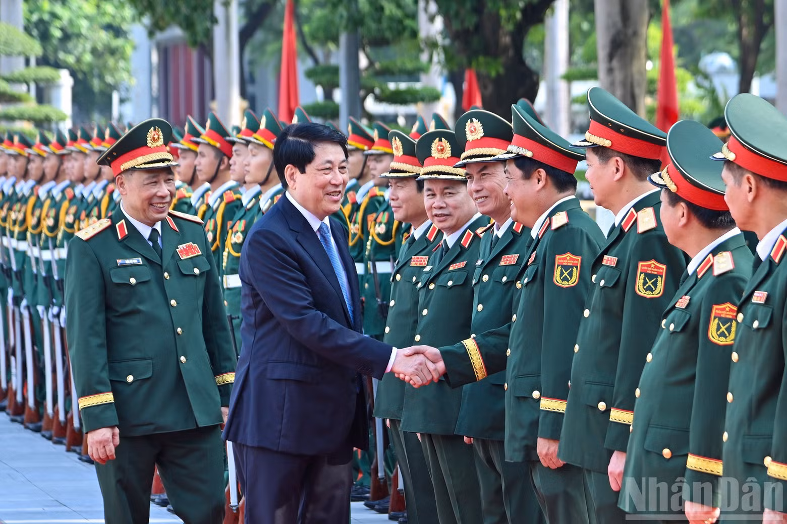 State President Luong Cuong with leaders of the National Defence Academy at the opening ceremony.