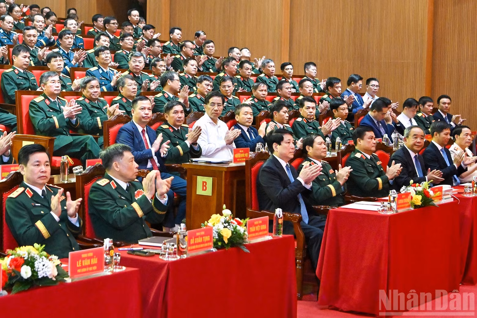 State President Luong Cuong together with leaders of the Ministry of National Defence, the National Defence Academy and delegates attend the opening ceremony of the 2025–2026 academic year.