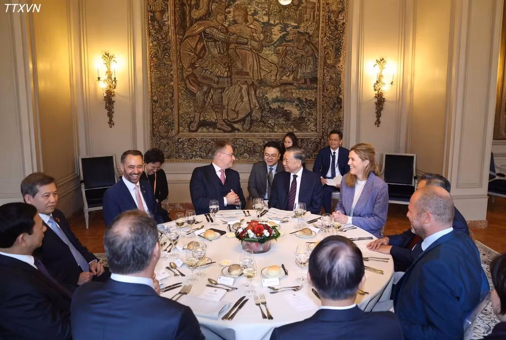 General Secretary of the Communist Party of Viet Nam Central Committee and President To Lam holds talks with and attends a banquet hosted by Belgian Prime Minister Bart De Wever in Brussels on October 23, 2026. (Photo: VNA)