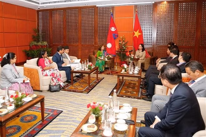Vietnamese Vice President Vo Thi Anh Xuan meets with Nepali Minister of Foreign Affairs Arzu Rana Deuba on August 23 (Photo: VNA)