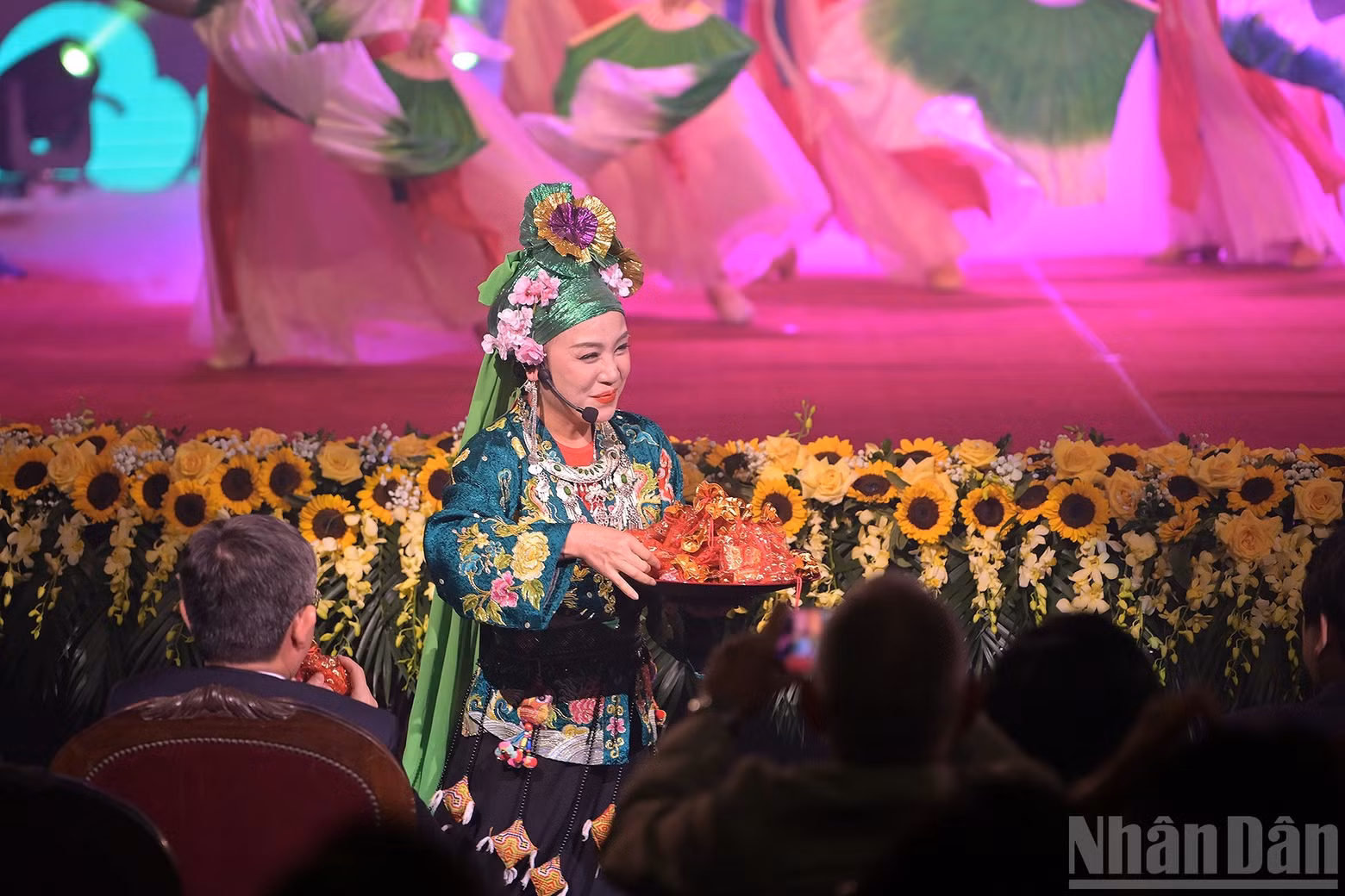 The folk-art exchange with the audience highlighted the beauty of the Mother Goddess worship culture