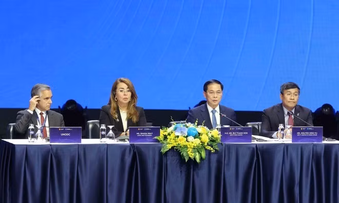 bui-thanh-son-ghada-waly-vna-4262.jpg