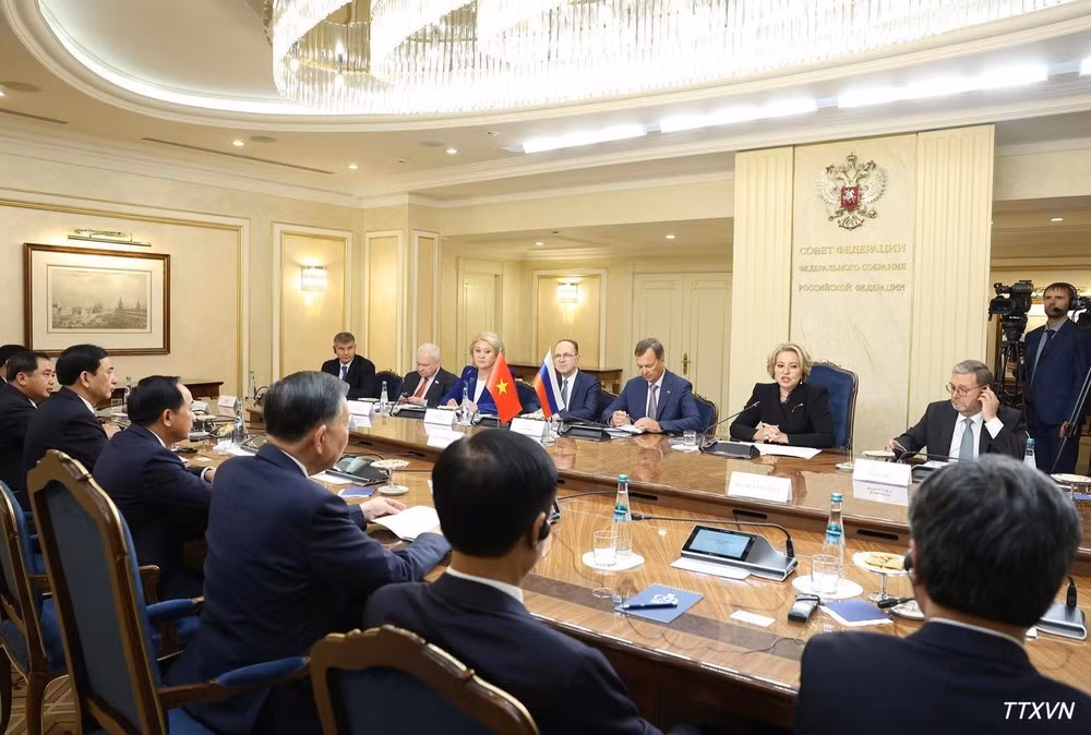 General Secretary of the CPV Central Committee and President To Lam holds a meeting with Chairwoman of the Federation Council of the Federal Assembly of Russia Valentina Matvienko on September 8 in Moscow. (Photo: VNA)