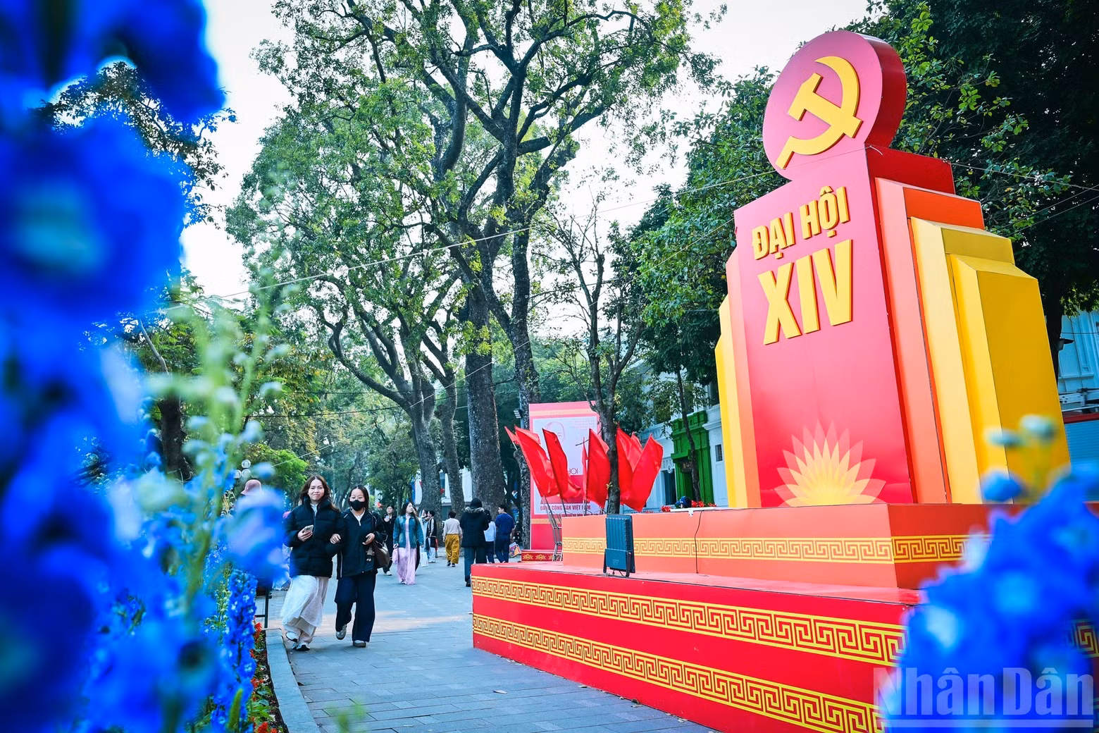 The Capital Ha Noi shines brightly in greeting a political event of special significance.