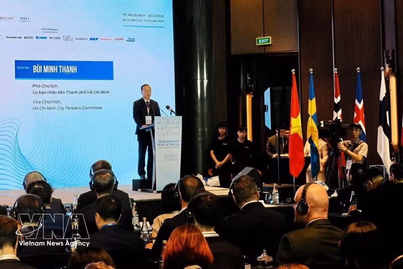 Vice Chairman of the Ho Chi Minh City People’s Committee Bui Minh Thanh addresses the Nordic - Viet Nam Business Forum on October 29, 2026. (Photo: baoquocte.vn)