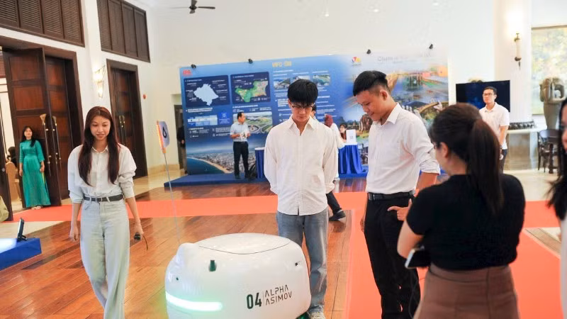 Technology exhibition space at Da Nang Economic, Finance, and Technology Week 2026.