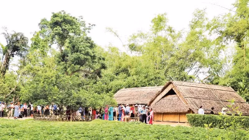 Each year, the Kim Lien National Special Relic Site in Kim Lien Commune, Nghe An Province, welcomes more than two million domestic and international visitors.