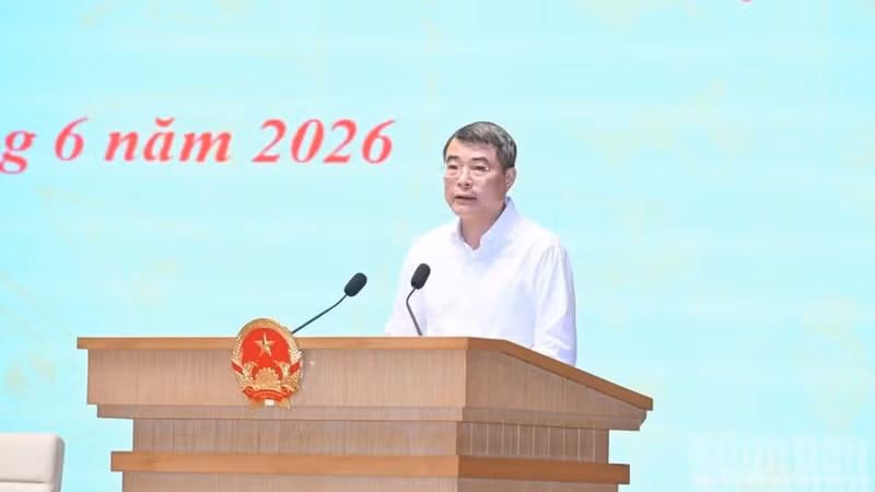 Prime Minister Le Minh Hung speaks at the hybrid thematic meeting of the Government’s Steering Committee on science-technology development, innovation, digital transformation and Project 06 on June 23. (Photo: nhandan.vn)
