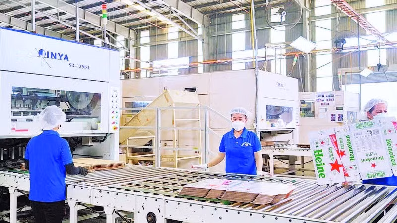 Production at VISINGPACK Industrial Packaging Co., Ltd. (Singapore) in Vinh Loc Industrial Park, Ho Chi Minh City.