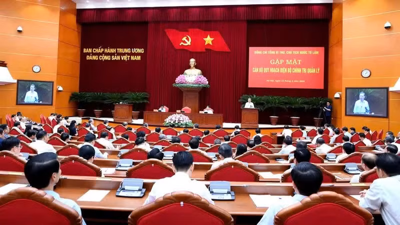 Party General Secretary and State President To Lam presides over a meeting with officials included in the personnel planning scheme under the management of the Politburo. (Photo: nhandan.vn)