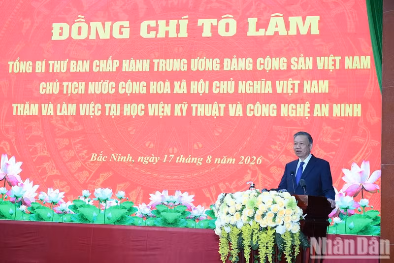 General Secretary of the Communist Party of Viet Nam Central Committee and President To Lam speaks at the working session at the Academy of Security Engineering and Technology on August 17. (Photo: nhandan.vn)