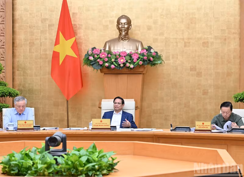 Prime Minister Pham Minh Chinh chairs the July Government session on law-making.