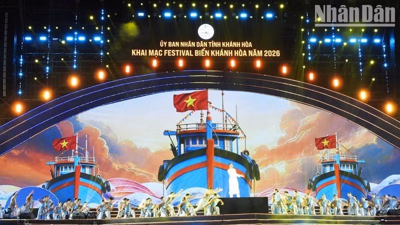 A special art performance at the opening ceremony of the Khanh Hoa Sea Festival 2026. (Photo: NGUYEN TRUNG)