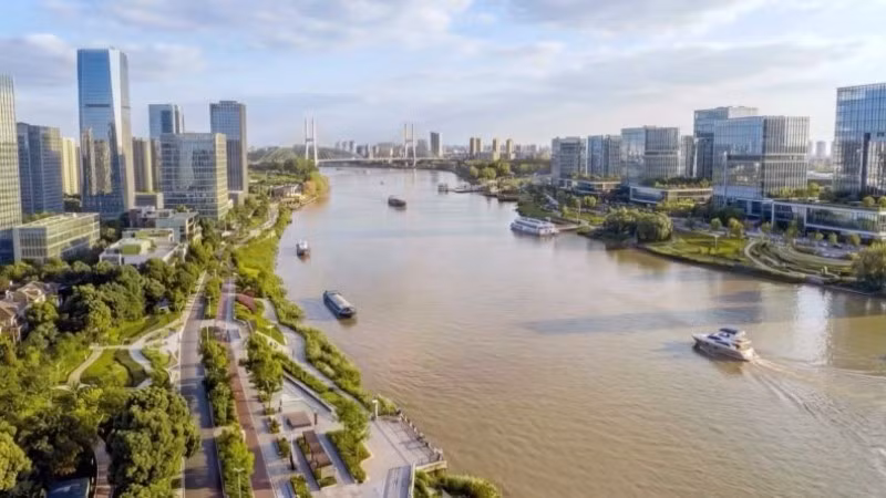 Perspective of the Red River Landscape Axis in Ha Noi upon completion.
