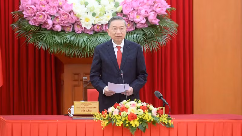 Party General Secretary and State President To Lam addresses the working session with the Central Theoretical Council.
